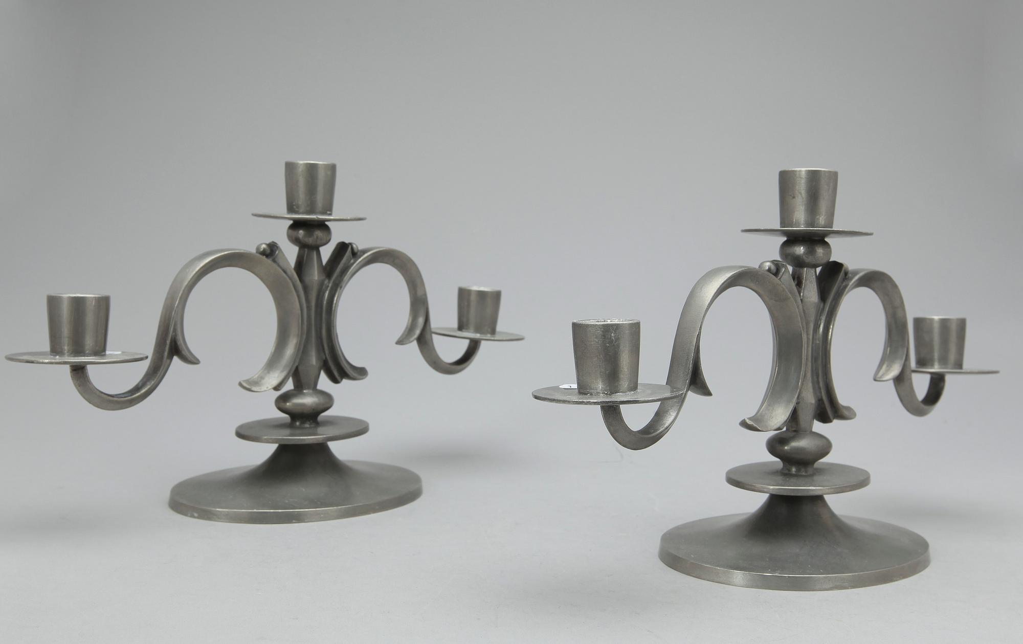 KANDELABRAR, ett par, tenn. Edvin Ollers, Stockholm 1941.