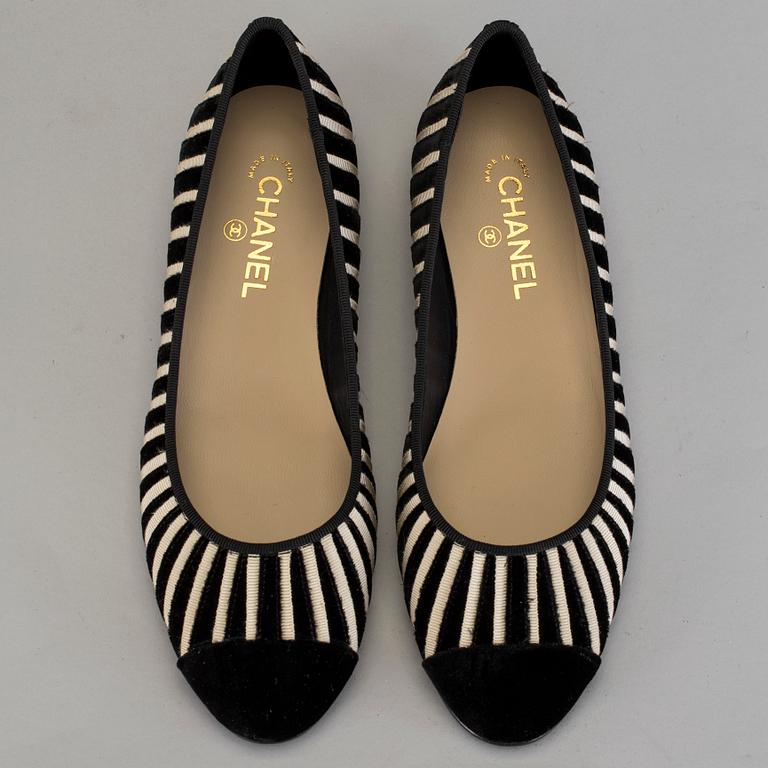 A pair of Chanel ballerina pumps, size, 41½.