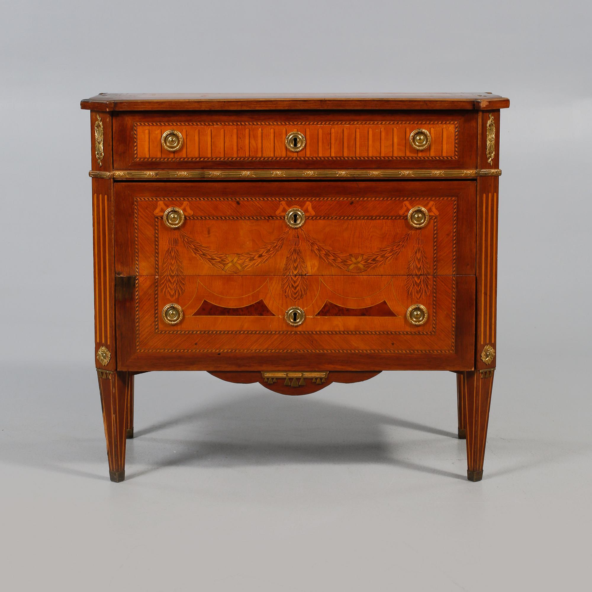 BYRÅ, gustaviansk stil, 1800-tal.