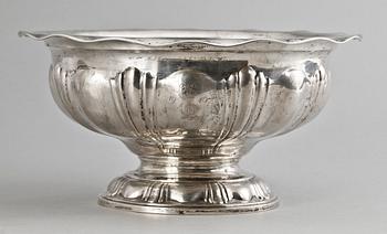 SKÅL, silver, svenska importstämplar, CG Hallberg, Stockholm. 1915. Vikt ca 700 gram.