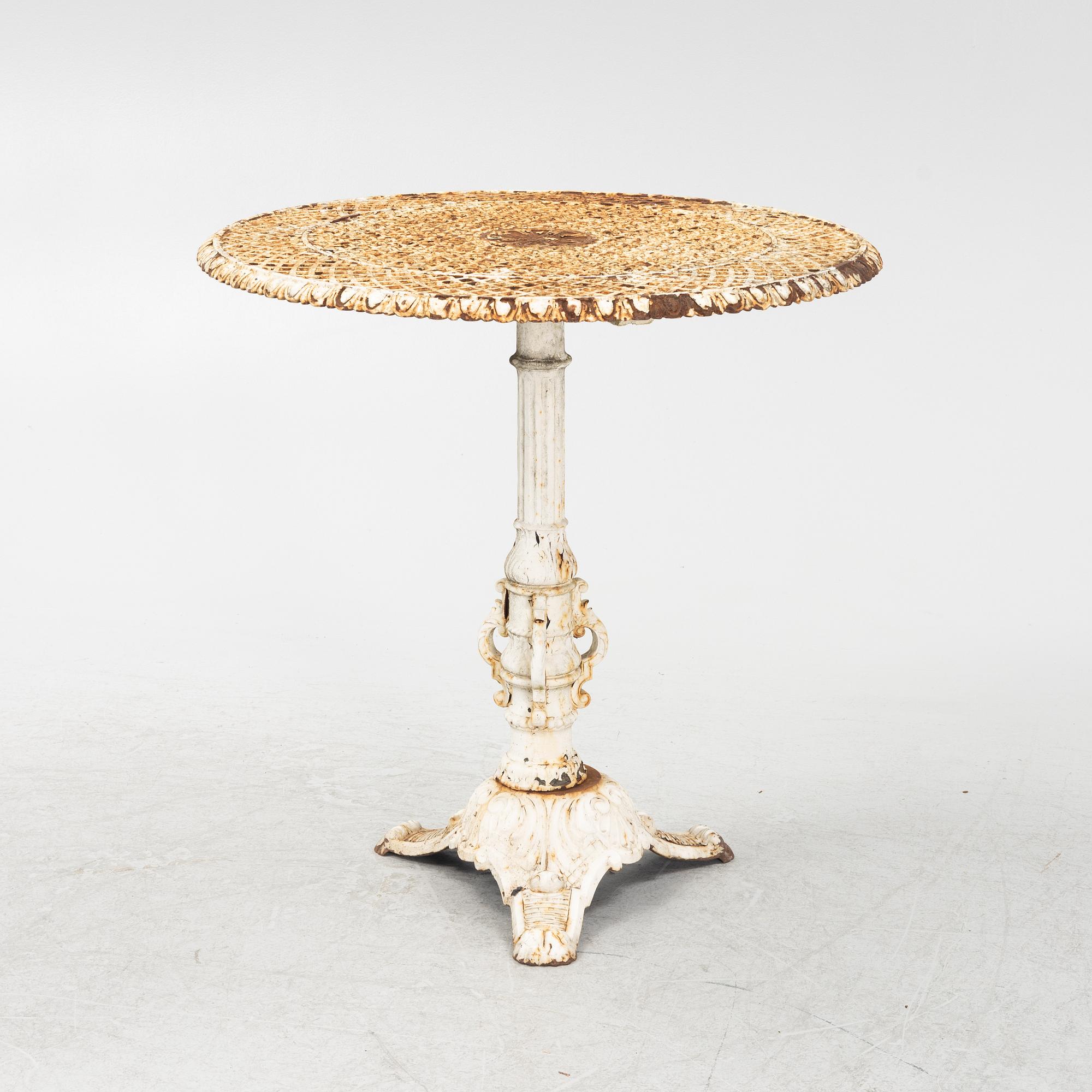 A cast iron garden table, first half of the 20th Century.