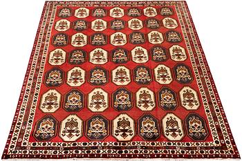 An Ardebil carpet, c. 255 x 173 cm.