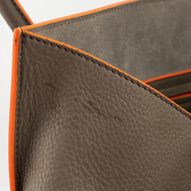 Céline, a beige leather 'Luggage' bag.
