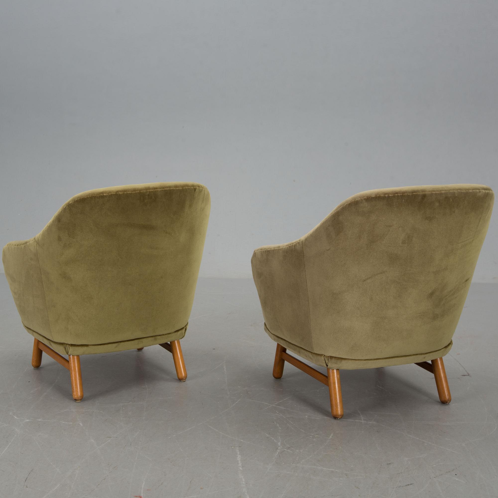 FÅTÖLJER, ett par, 1900-talets mitt, etikettmärkta Maurs möbler, Växjö.