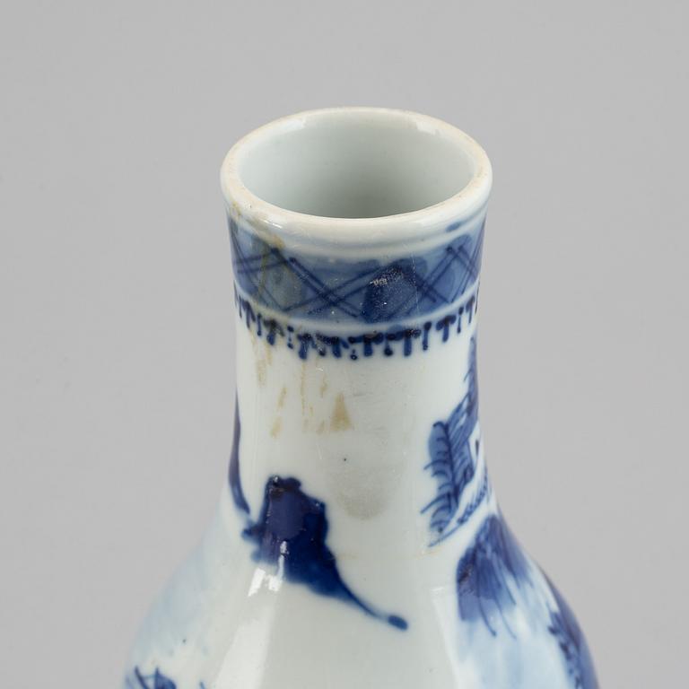 A pair of blue and white double gourd vases, Qing dynasty, Guangxu (1872-1908).