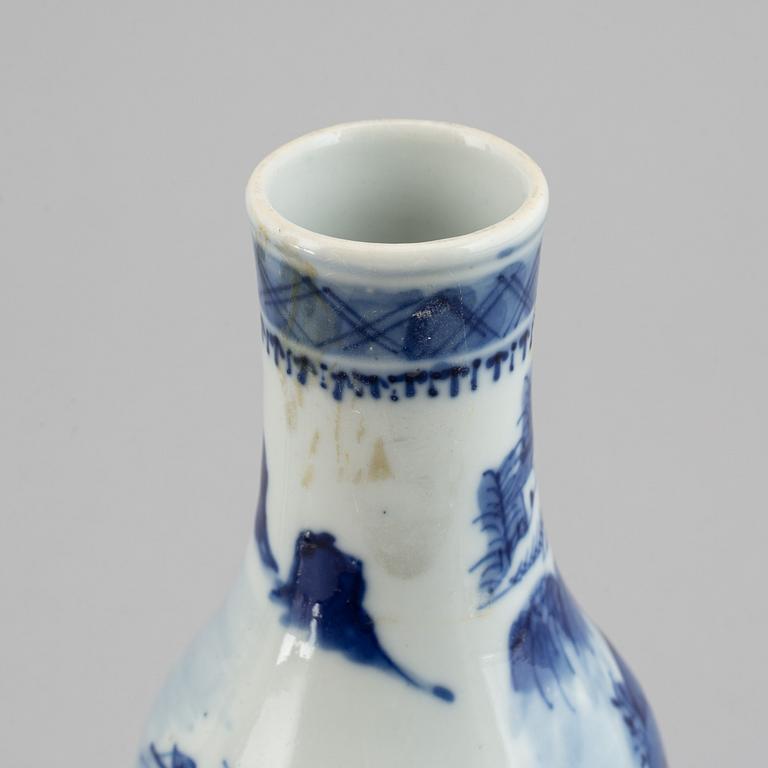 A pair of blue and white double gourd vases, Qing dynasty, Guangxu (1872-1908).