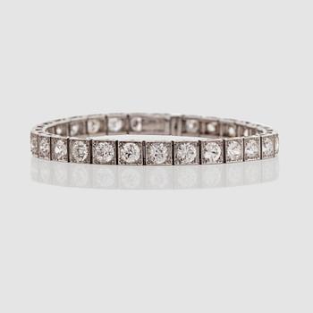 1328. An old-cut diamond, ca 10 cts, line bracelet. Quality circa H/SI.