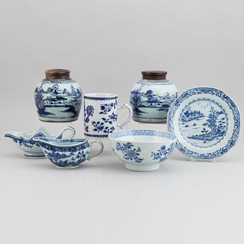 A group of 12 blue and white export porcelain objects, Qing dynasty, Qianlong (1736-95), and 19th century.