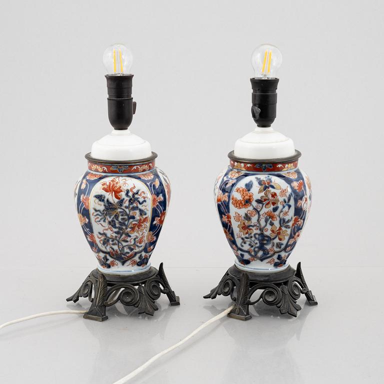 A pair of imari porcelain table lamps, CHina/Japan, around 1900.