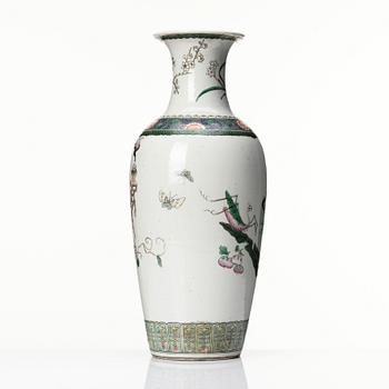 A Chinese famille rose vase, Qing dynasty, 19th Century.