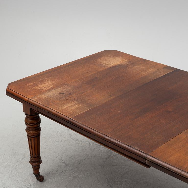 A dining table, W.A & S. Smee, England, late 19th century.