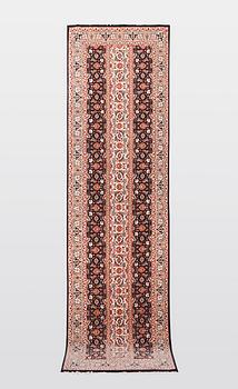 A runner, Täbris, part silk, ca 297 x 81 cm.
