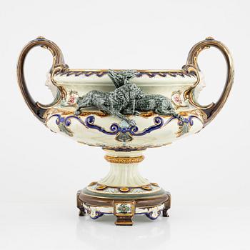 A majolica urn, Rörstrand, around the year 1900.