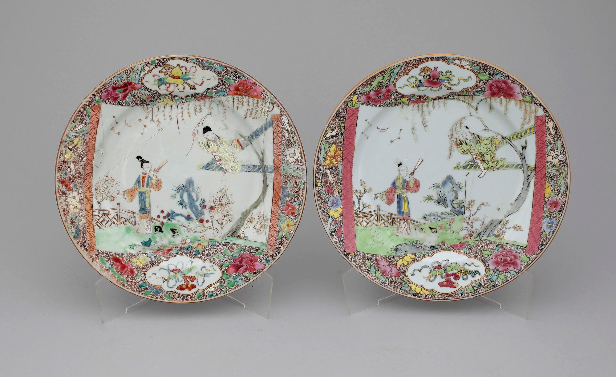 TALLRIKAR, ett par, porslin, Qianlong (1736-95), Kina.