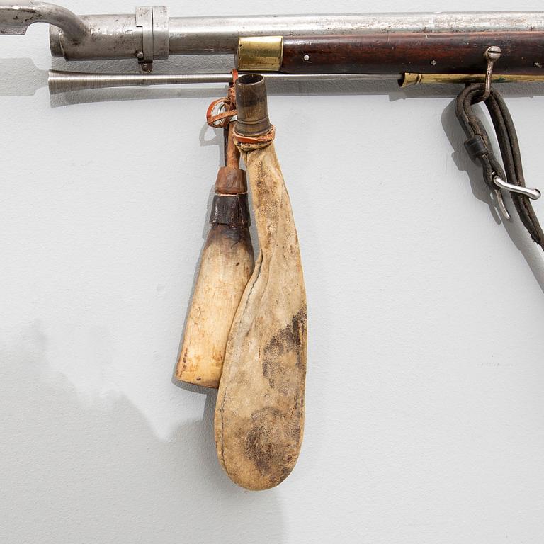 Flintlock musket, British model 1794 with bayonet, Swedish so-called subsidy rifle.