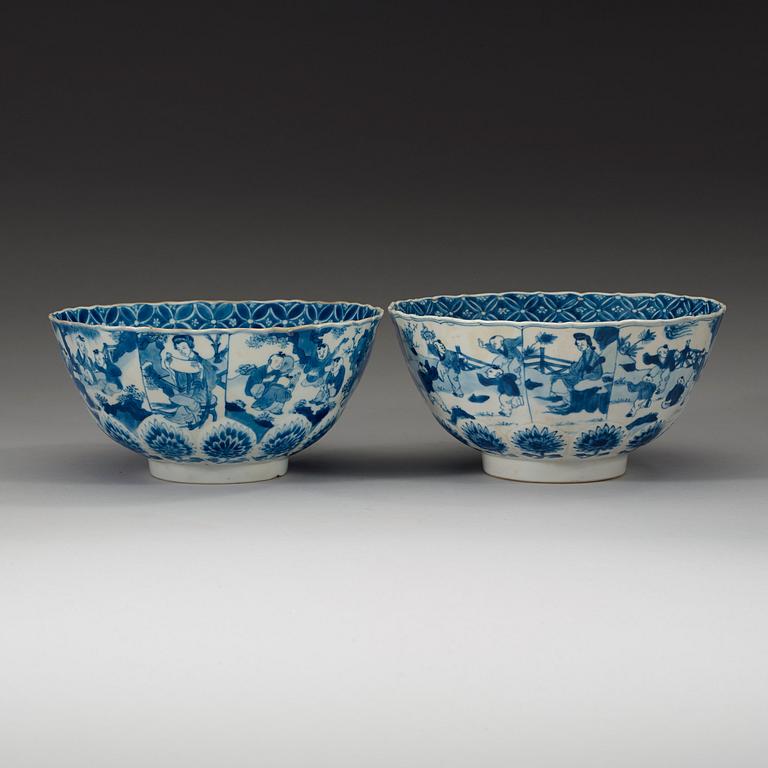 A pair of blue and white Lotus shaped bowls, Qing dynasty, Kangxi (1662-1722).