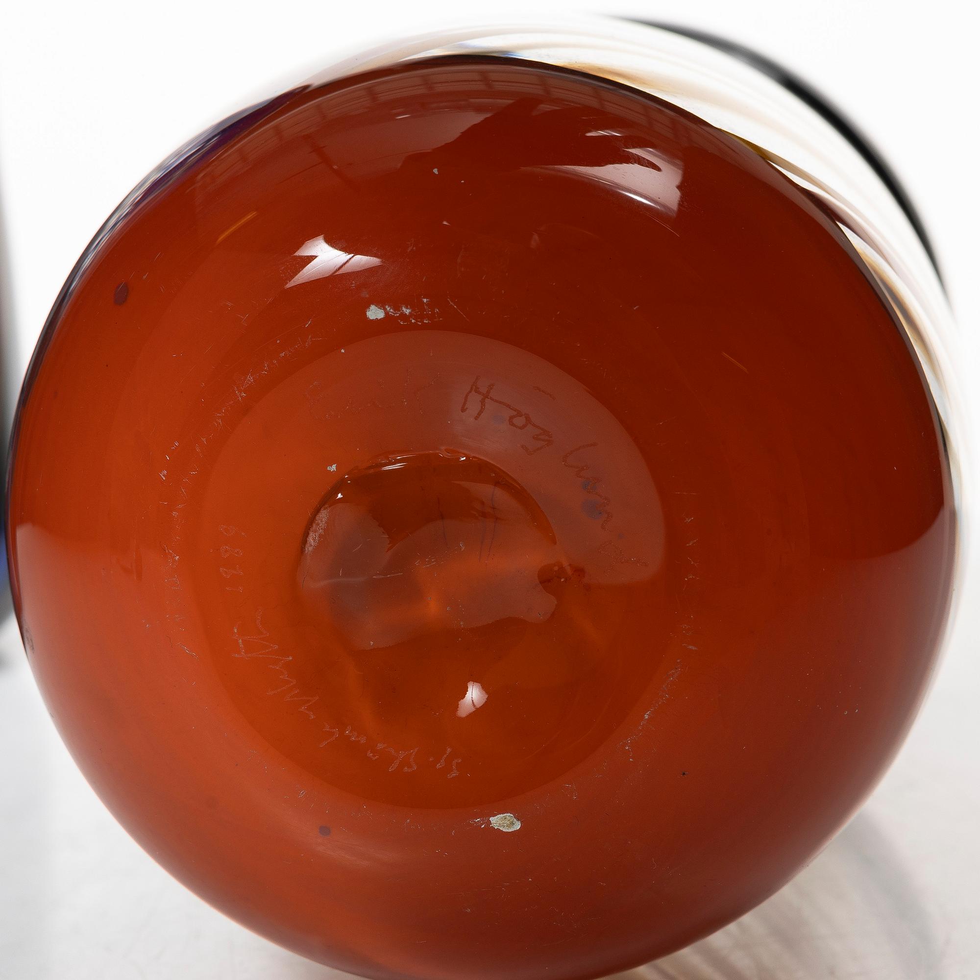 Erik Höglund, vaser, 2 st, Studioglas, Strömbergshyttan, 1988-89.