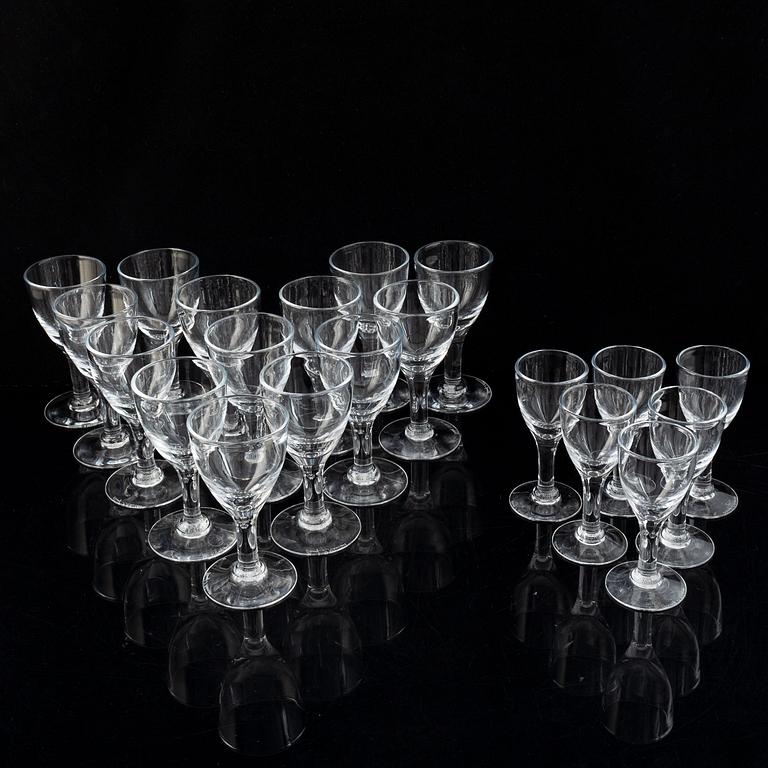 Ingegerd Råman, vinglas, "Bellman", 14 + 6 st, Skrufs Glasbruk, signerade.