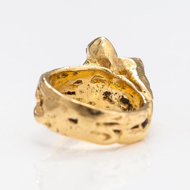 An 18K gold ring. Finnish import marks.