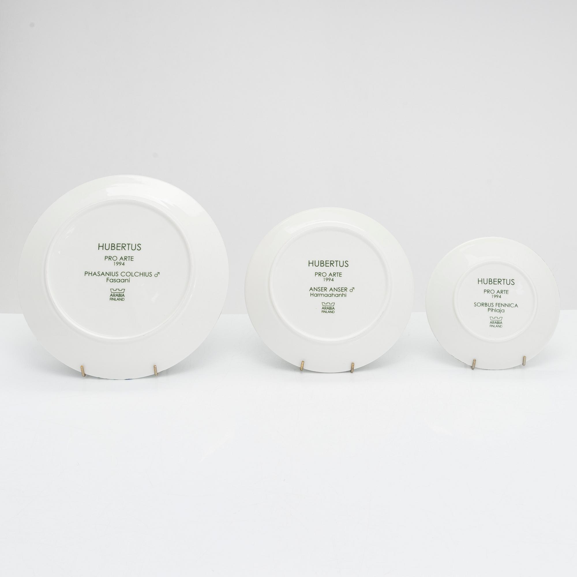 Dorrit von Fieandt, tallrikar, 3 st, keramik, signerade DF, Hubertus-serien, Pro Arte 1994.