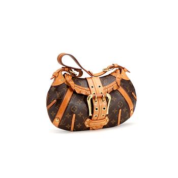 LOUIS VUITTON, a monogram canvas shoulder bag.