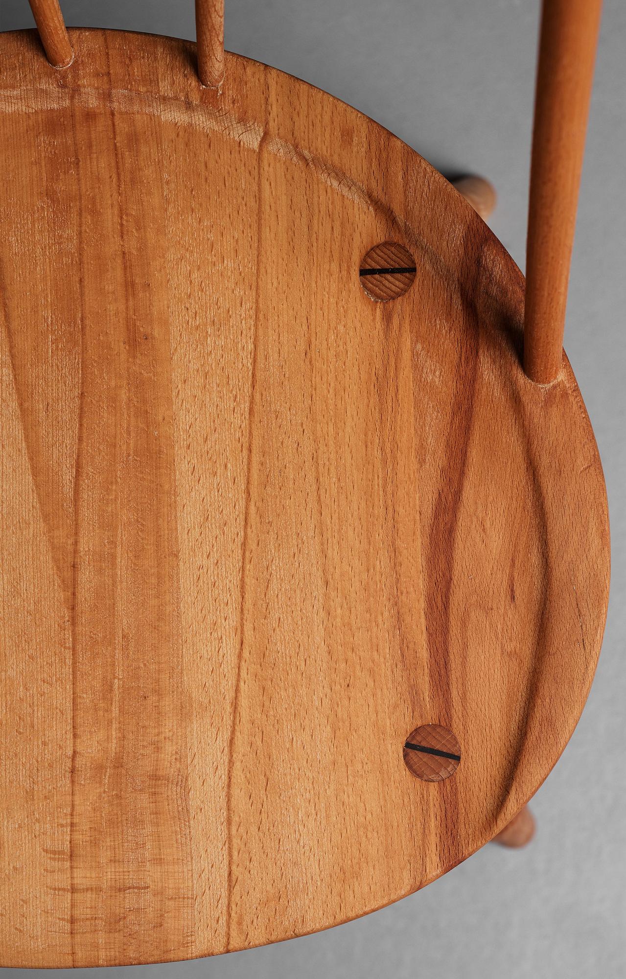 HANS J WEGNER, två Windsor-stolar, Fritz Hansen, Danmark, 1940-50-tal.