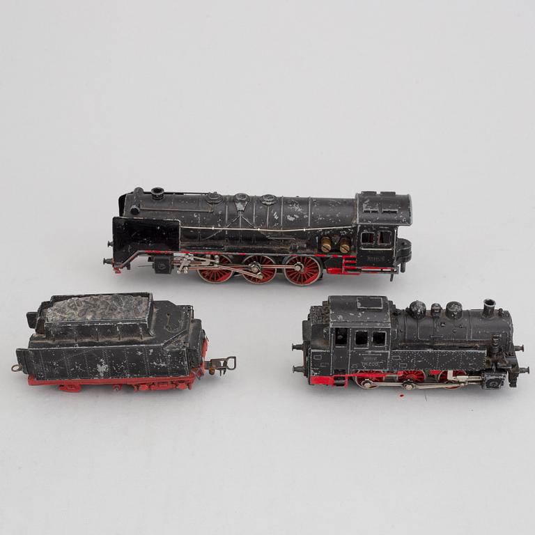 MÄRKLIN, lok 2 st samt diverse vagnar, räls och tillbehör.