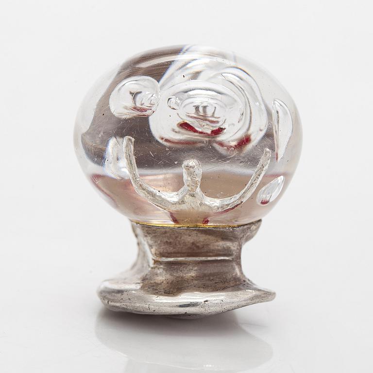 Björn Weckström, sormus, ”Mies kosmoksessa”, akryyli, hopea, Lapponia 1972.