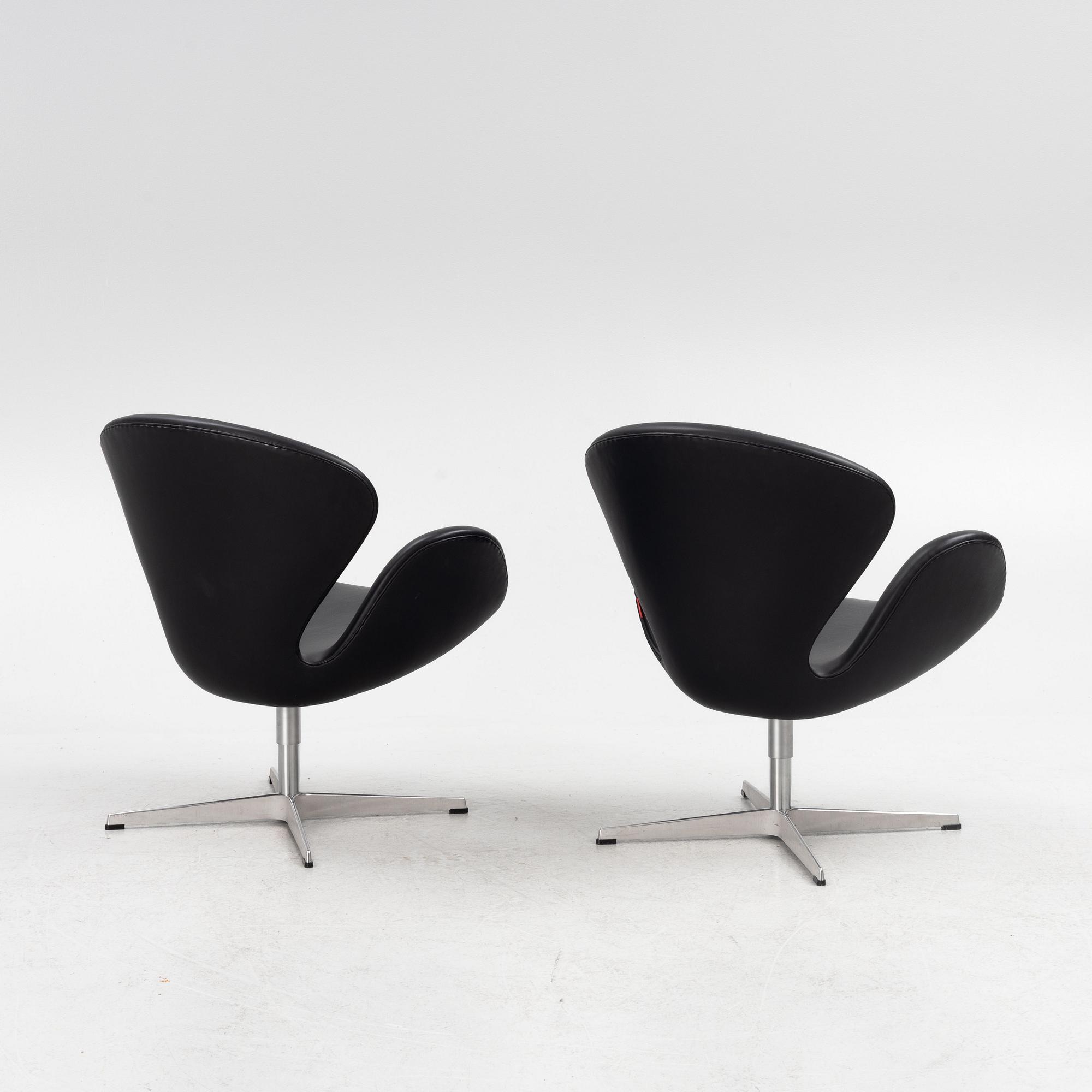 Arne Jacobsen, a pair of "Swan" armchairs, Fritz Hansen, Denmark, 2007.