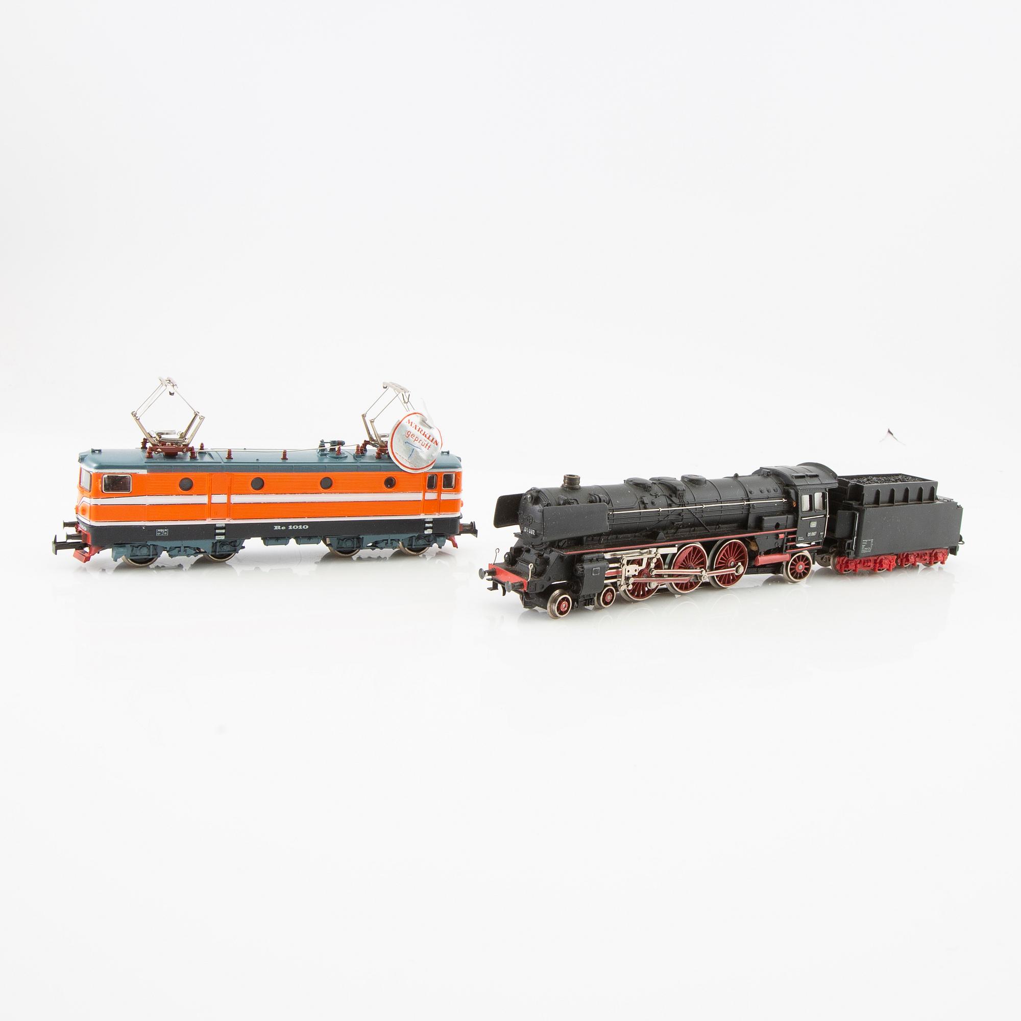 Märklin, 5 st. lok, bl a modell 3048 och 3043, 6 vagnar av olika modell.