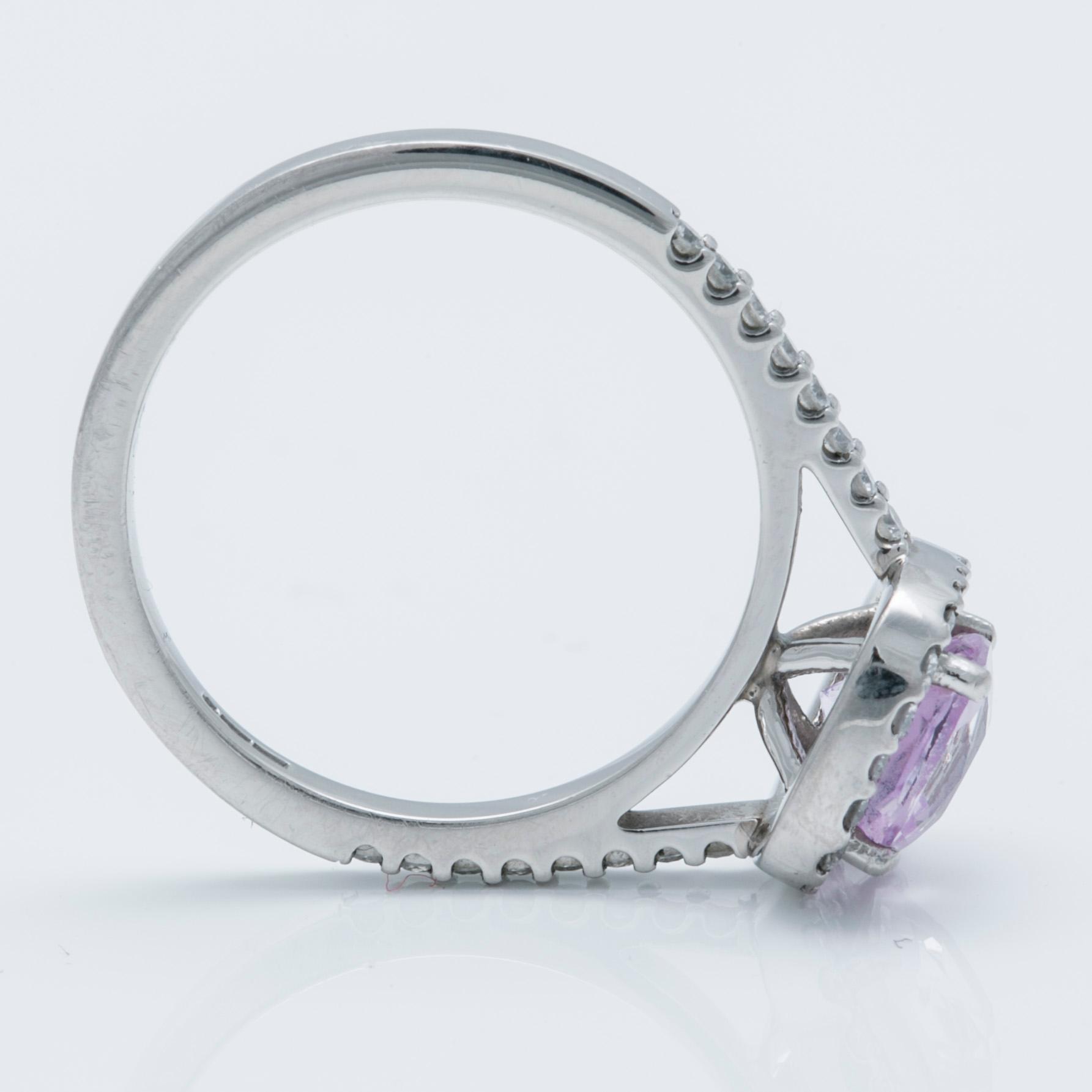A ca 1.00 ct synthetic pink saphire ring with brilliant-cut diamonds ca 0.72 ct.