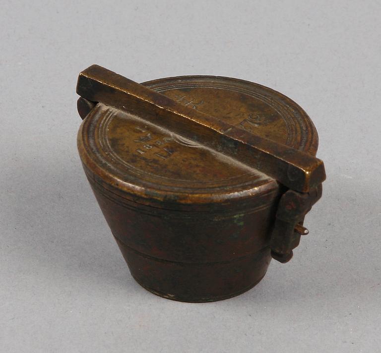 VIKTSATS, 7 delar, mässing, märkt 1880.