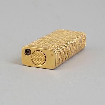 A Dunhill gold plated lighter.