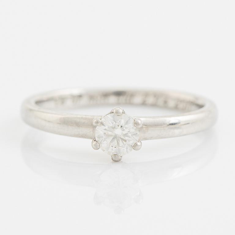 Vanbruun, ring platinum with brilliant cut diamond, ca 0,30 ct.