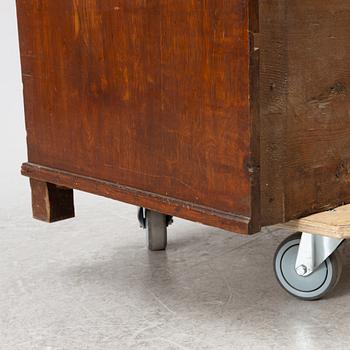 Chest of drawers, late Gustavian, circa 1800.