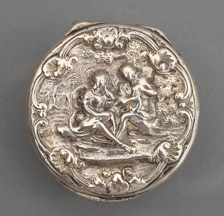 DOSA, silver. Nils Orstedt (1745-1769/78) Norrköping. Vikt ca 130 g.