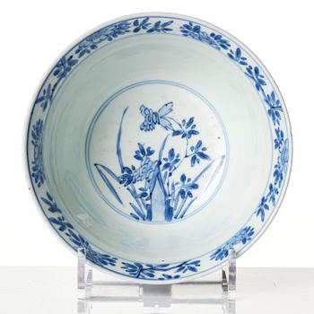 A blue and white 'landscape' bowl, Qing dynasty, Kangxi (1662-1722).