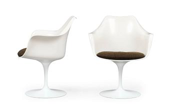 785. A pair of Eero Saarinen chairs, "Tulip",  Knoll International, USA.