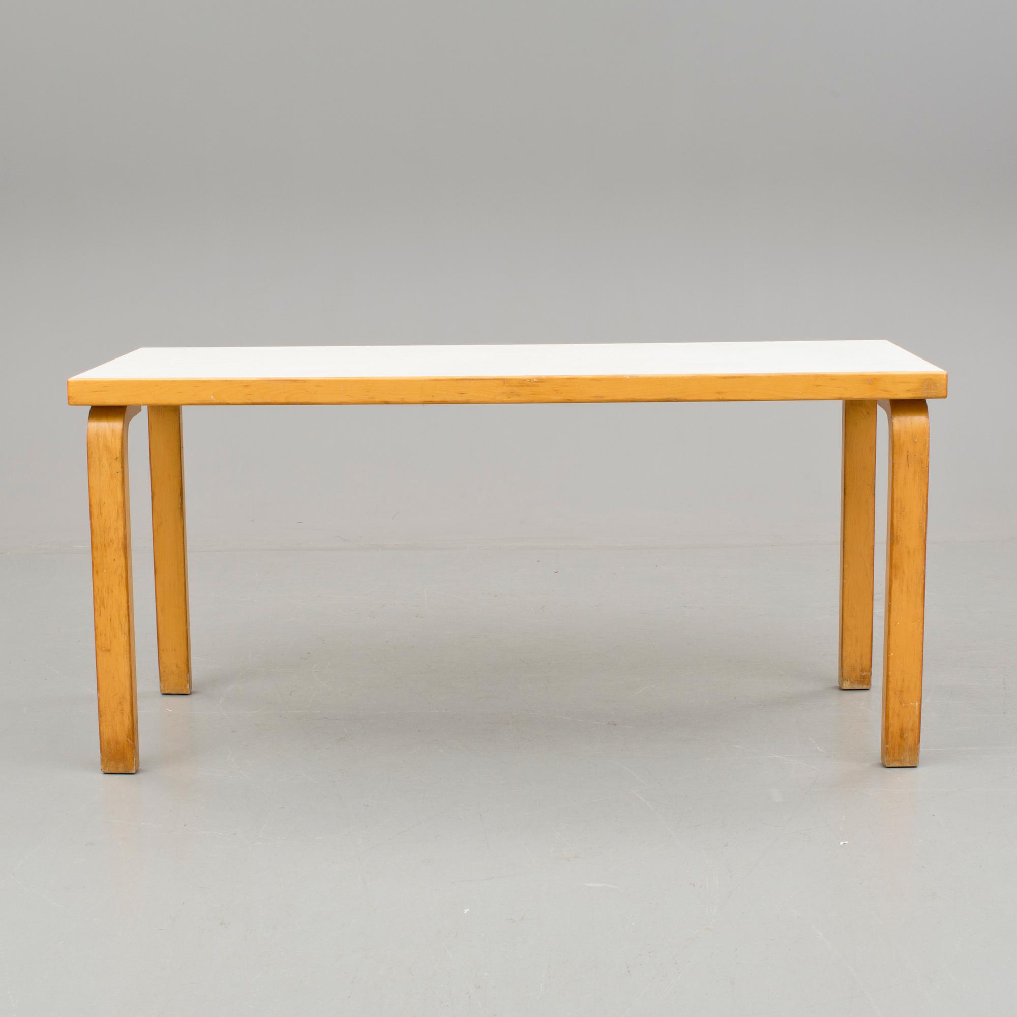 ALVAR AALTO, MATBORD samt STOLAR, 5 delar.