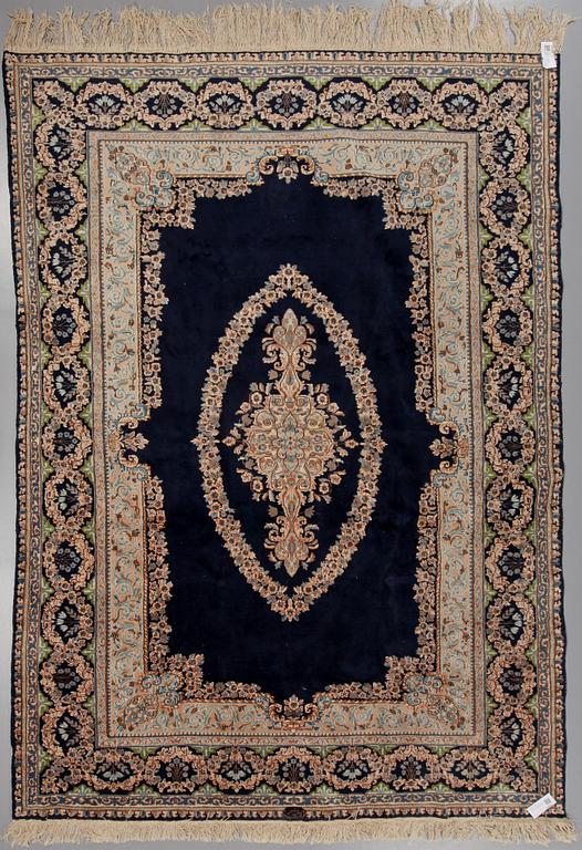 MATTA, Kirman, 296 x 188 cm, signerad, 1900-talets andras hälft.