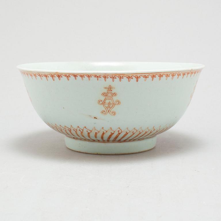 A YONGZHENG BOWL 18th century.