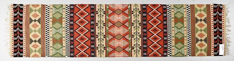 DRAPERIER, ett par samt VÄVNAD, allmoge, 1900-tal.