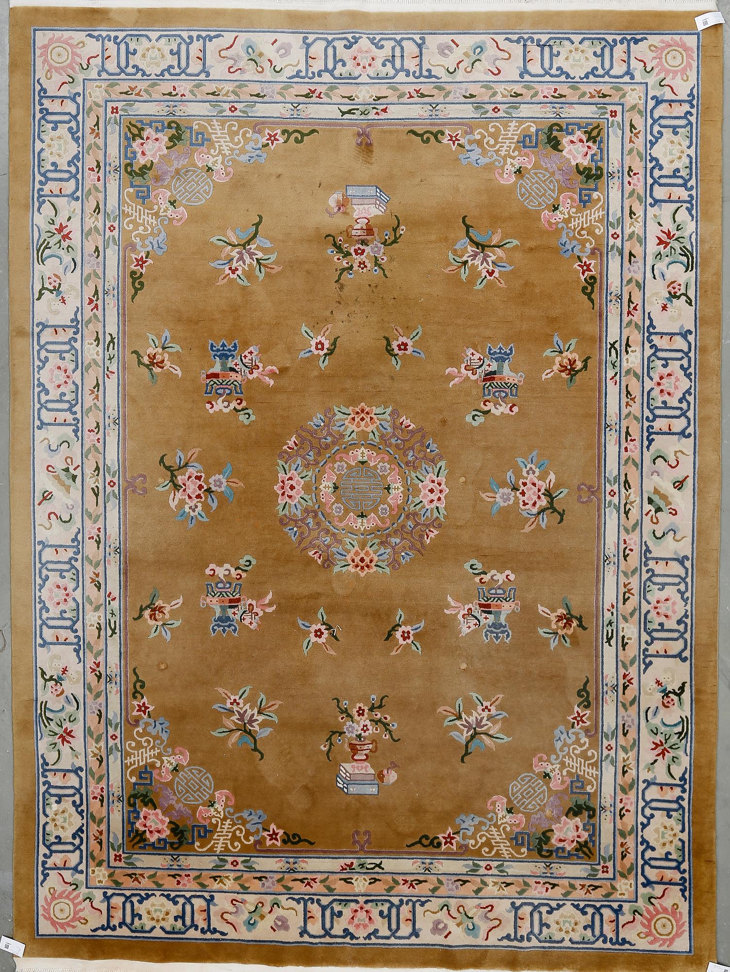 MATTA, Kina. Ca 338x243 cm.