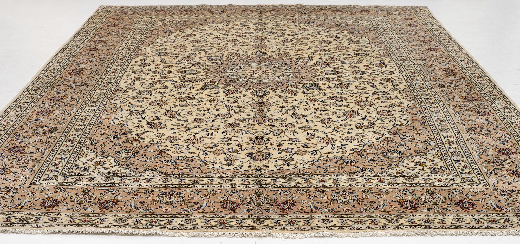 Matta, Keshan, ca 402 x 300 cm.