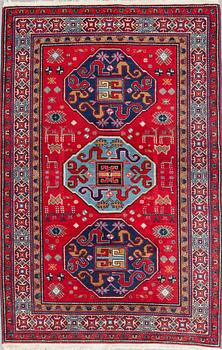 MATTA. Old/semiantik, Kaukasisk, Daghestan möjligen. Ca 236 x 150 cm.