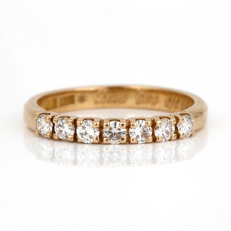 RING, 18K guld med briljantslipade diamanter, 0,35 ct, Hedbergs, Stockholm, 1990. Total vikt ca 2,72 g.
