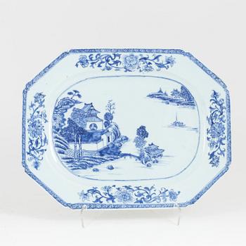 Stekfat, porslin, Kina, Qingdynastin, Qianlong (1736-95).