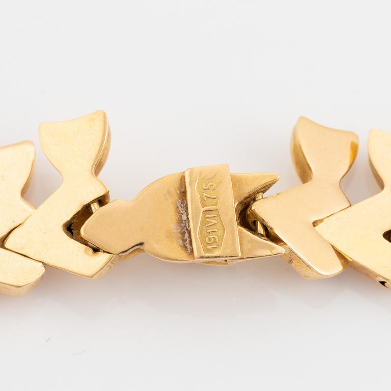 18K gold necklace, Italy.