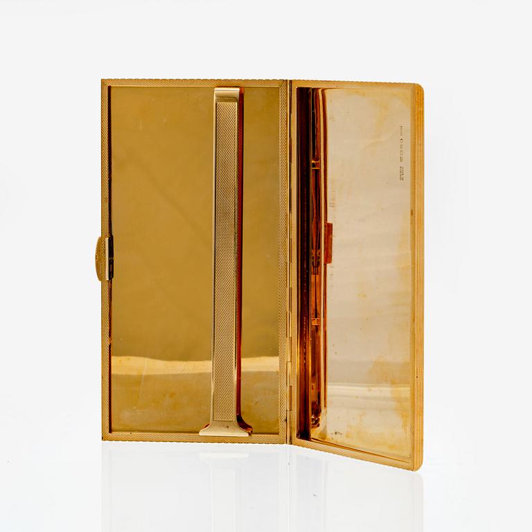 An English 18K gold cigaretet case, SBS Ltd London 1947, total weight 312 grams.