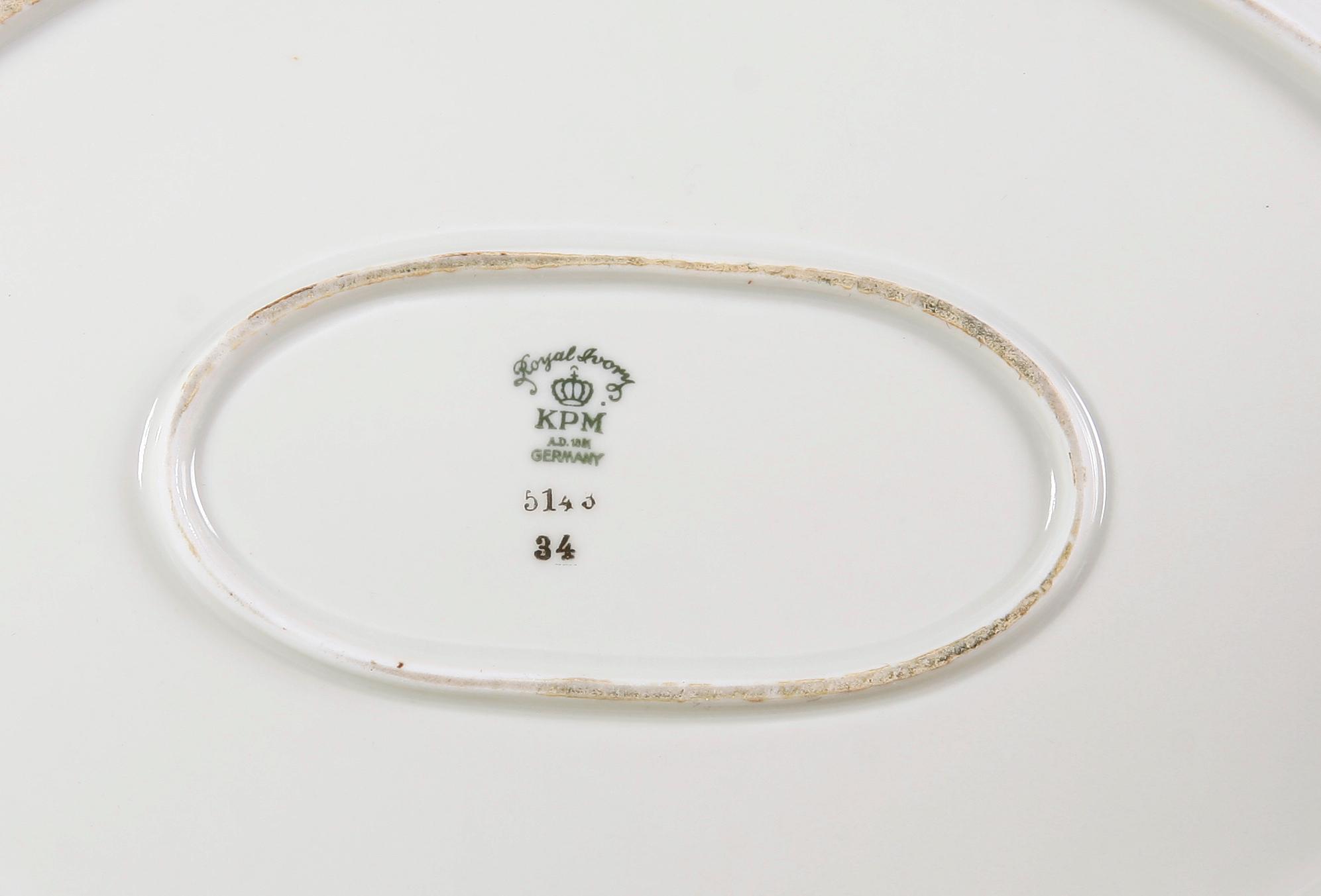 MATSERVIS, 62 delar, benporslin, "Royal Ivory", Tyskland.